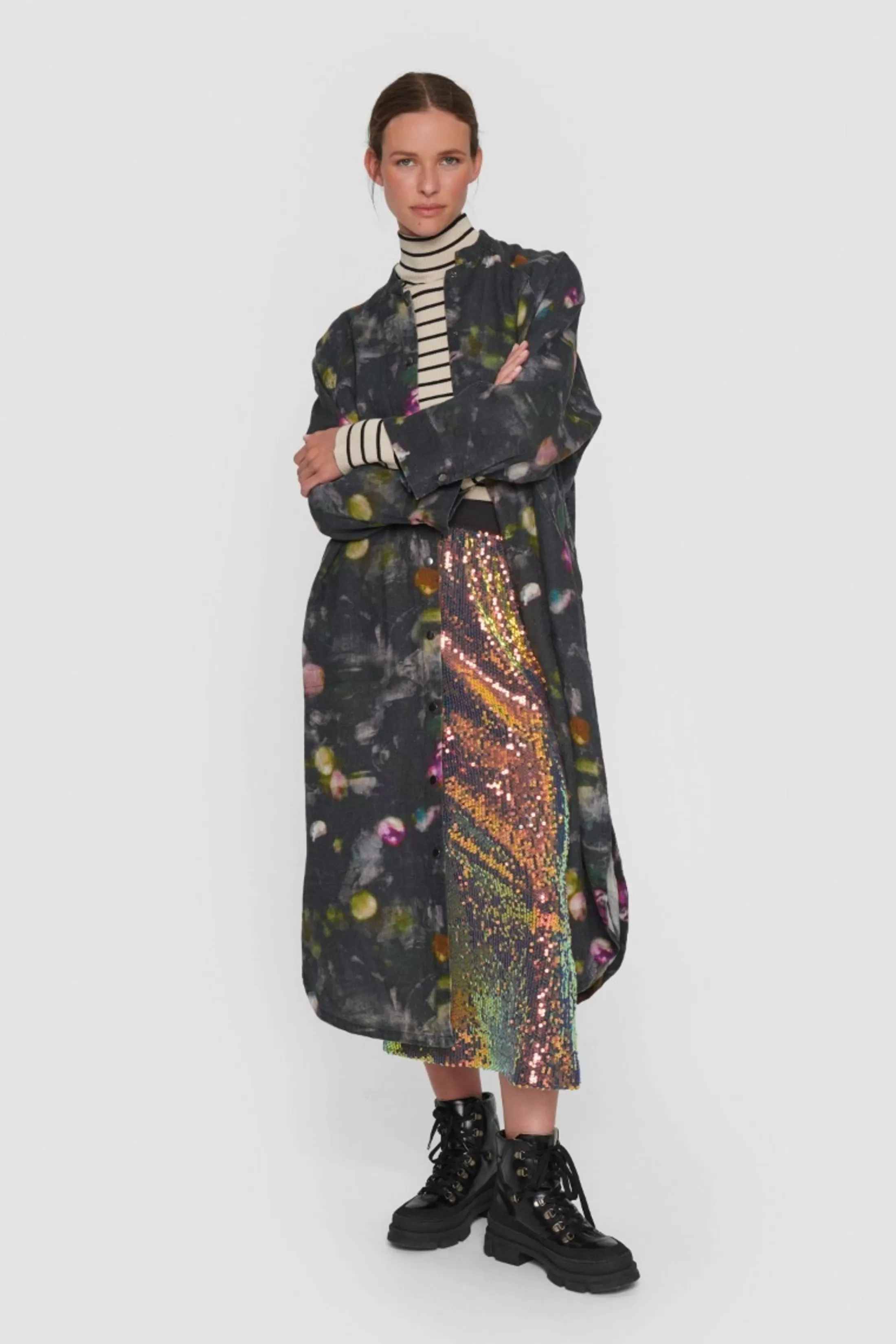 lazy_linen_skjortekjole_3-2.webp Kjoler<BITTE KAI RAND Lazy Linen Skjortekjole Black | Lily White | Palm Green | Warm Taupe