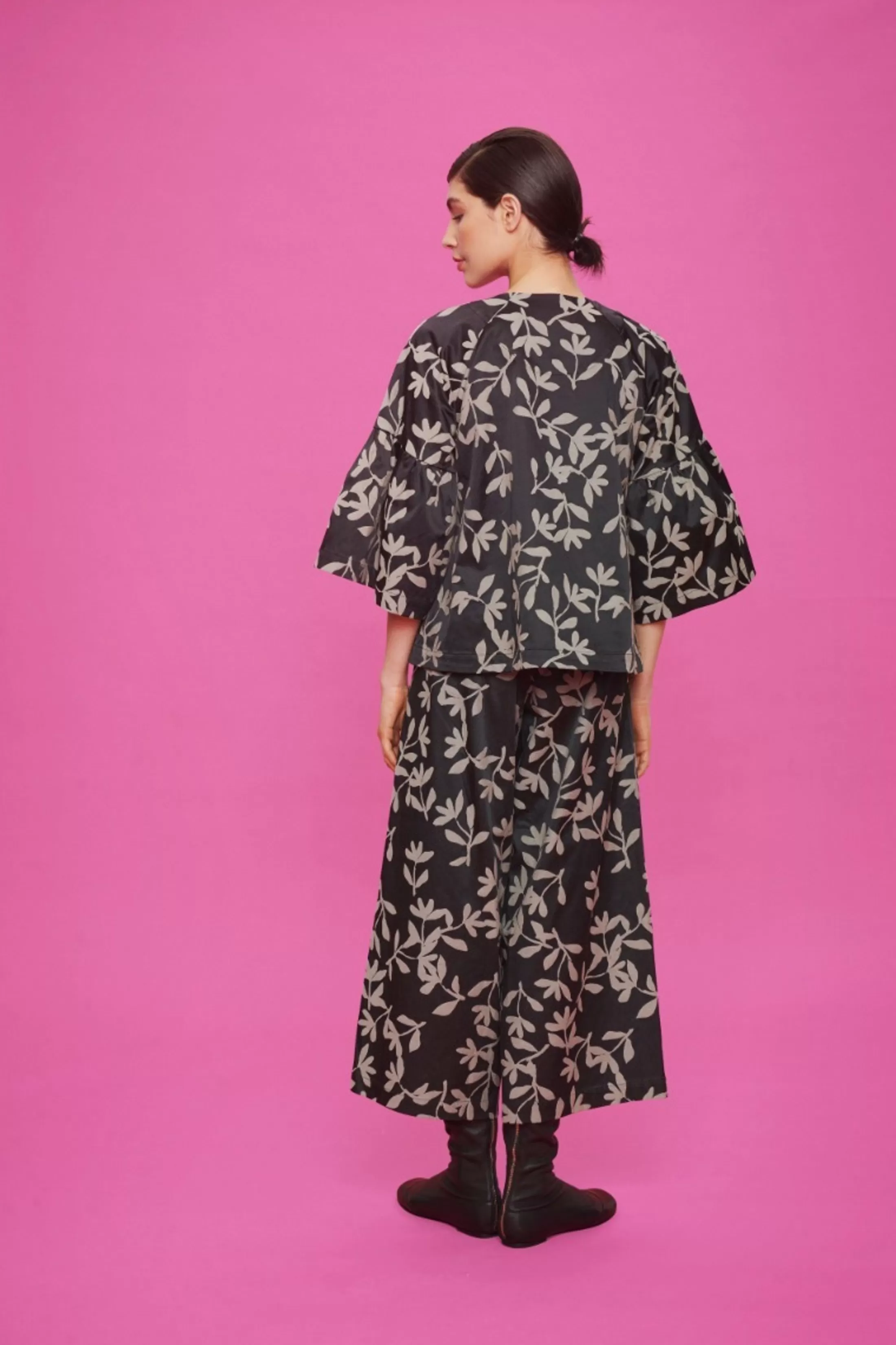 liquorice_stripe_kimono_jakke_2-1.webp Jakker & Blazere<BITTE KAI RAND Liquorice Stripe Kimono Jakke Liqourice Stripe